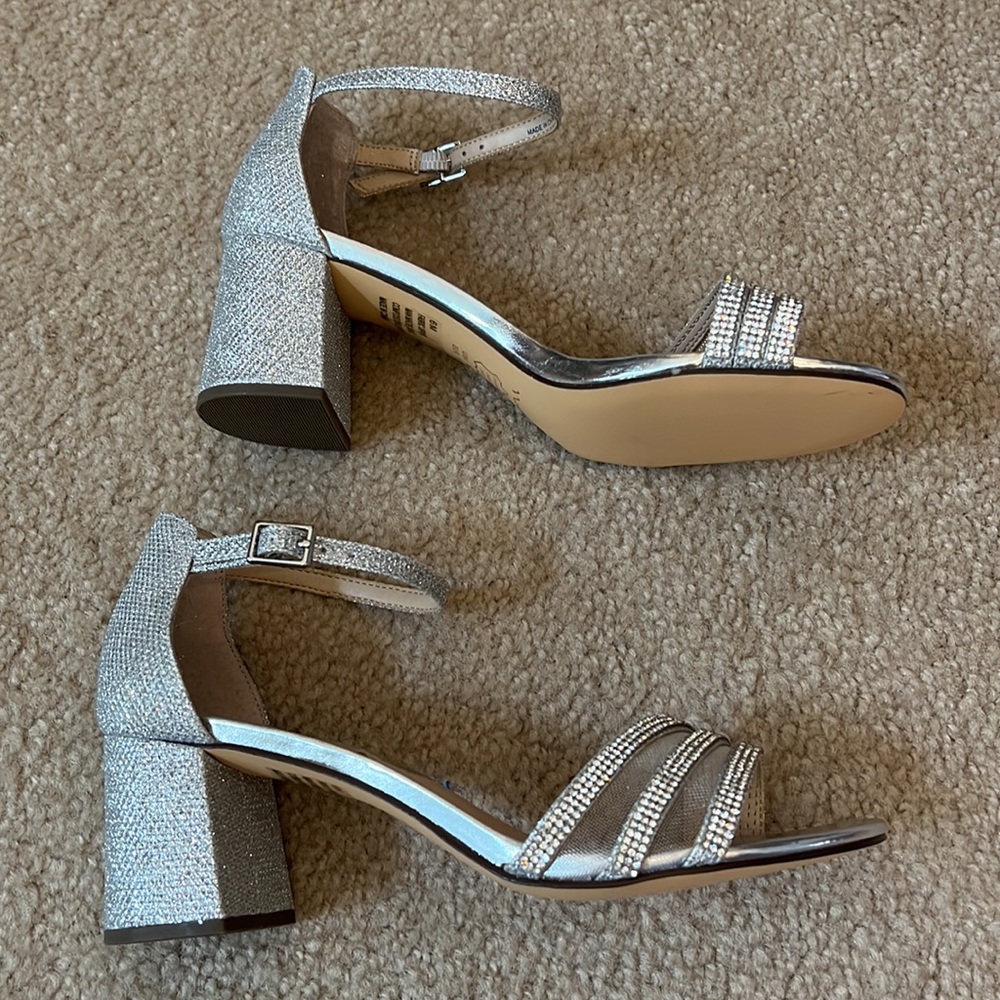 NWT Nina Womens Silver Glitter Sparkle Shiny Strappy Sandal Heels Prom - size 6M - Picture 4 of 7
